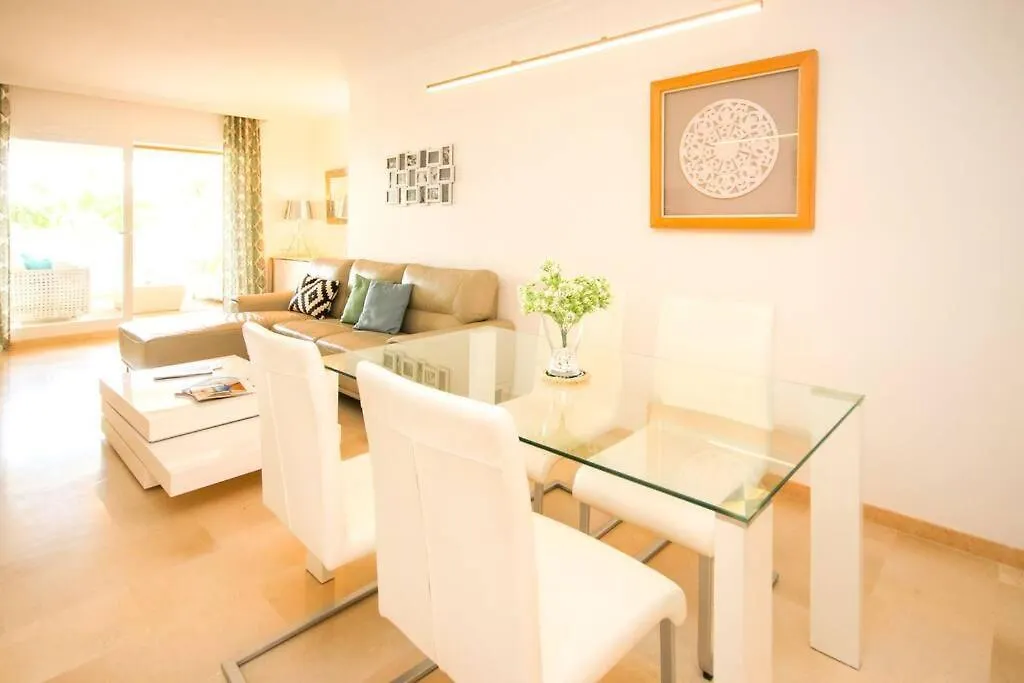 Lovely 2 Bedroom Apt Near Golf Los Lagos Elviria Marbella Appartement