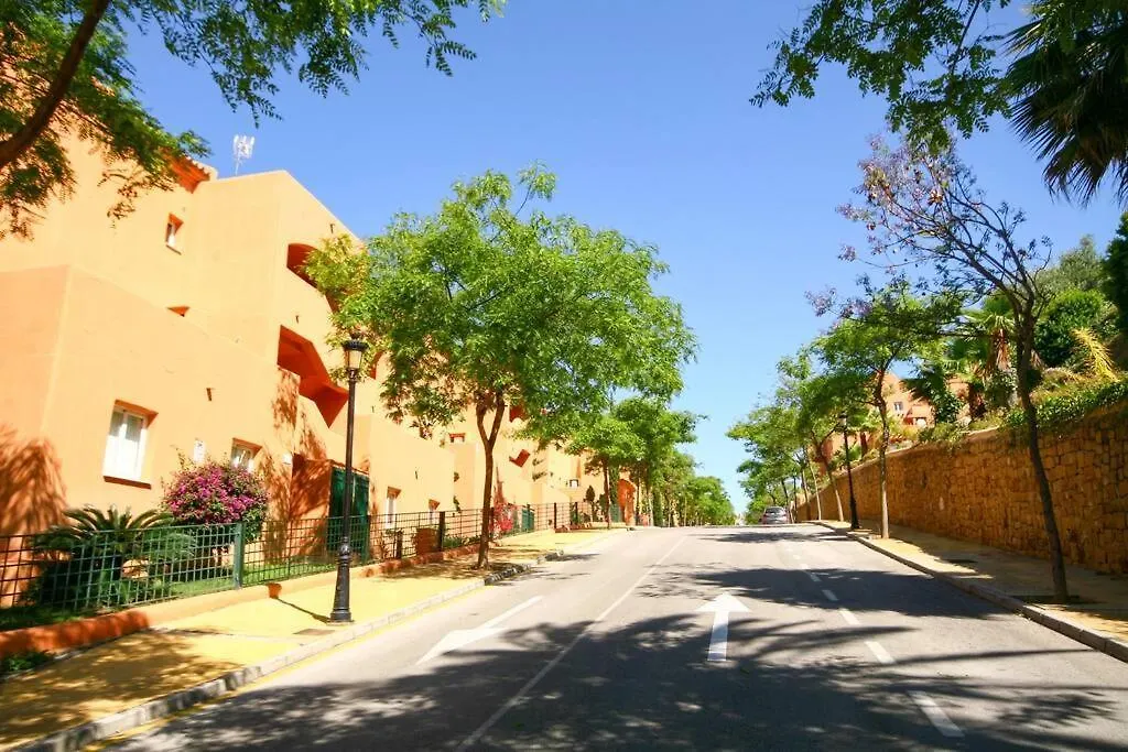 Lovely 2 Bedroom Apt Near Golf Los Lagos Elviria Marbella
